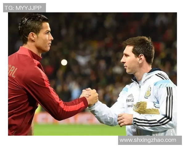 从梅西到C罗：揭秘全球最酷足球球星背后的故事与传奇